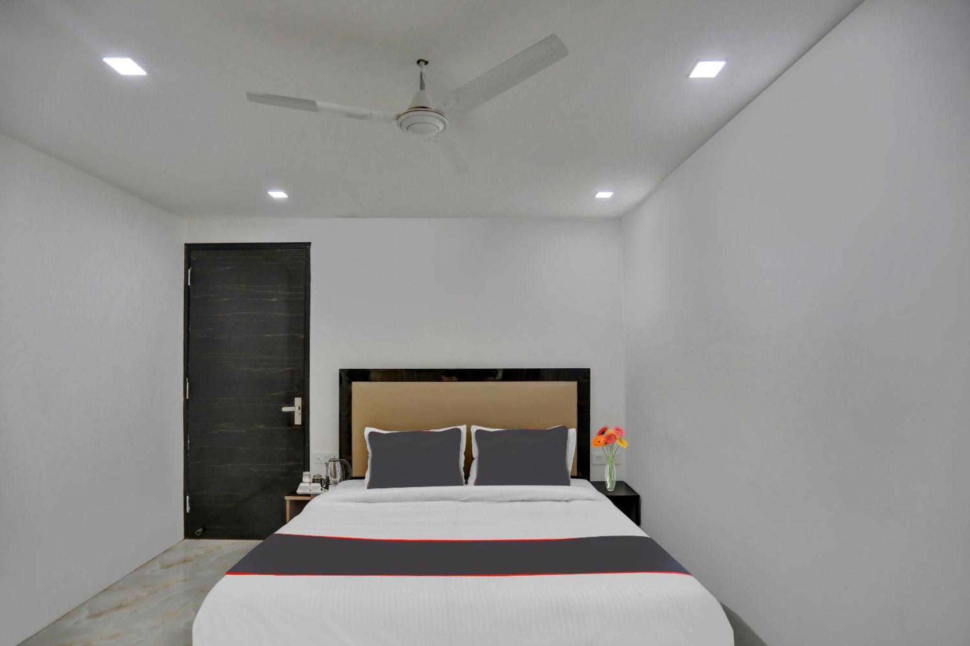 Super Townhouse The Arrow Near Lotus Temple Hotel New Delhi Exterior photo